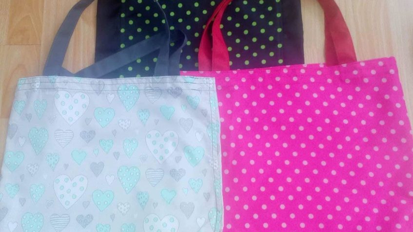 V NAŠEM CHARITATIVNÍM KRÁMKU NALEZNETE I TYTO SKVĚLE KOUSKY