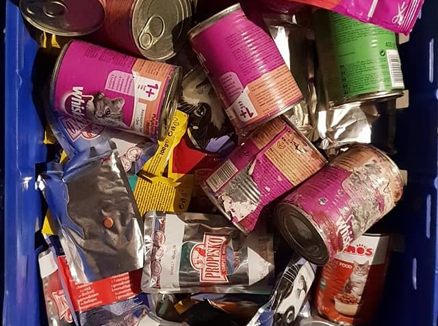 DĚKUJEME TESCO MĚLNÍK ZA DARY PRO NAŠE KOČIČKY....