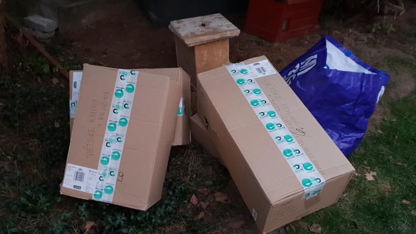 Děkujeme dárcům za dárky pro kočičky, na bazárek a škrábadla...