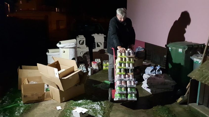 VŠE JE TŘEBA VYBALIT , ROZTRIDIT , USKLADNIT A SAMOZŘEJMĚ PO...