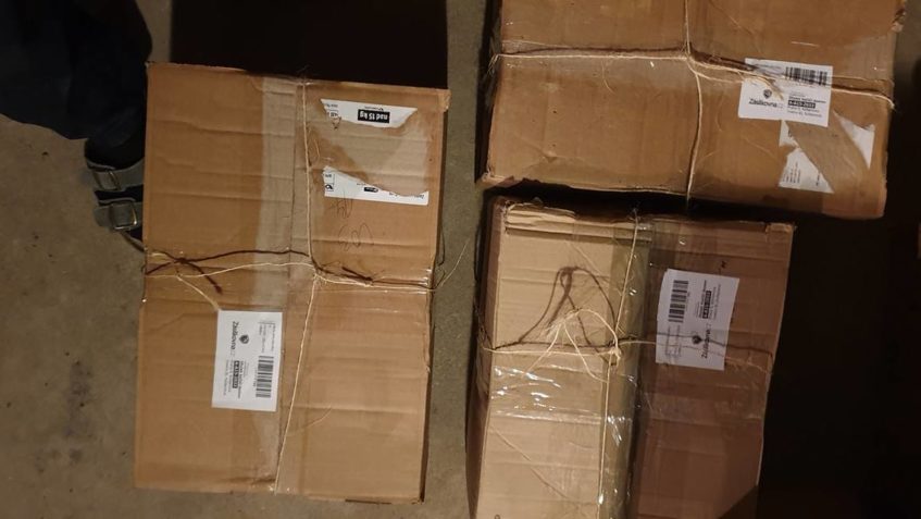 Děkujeme za balíčky s věcmi všeho druhu do našeho bazárku , ...