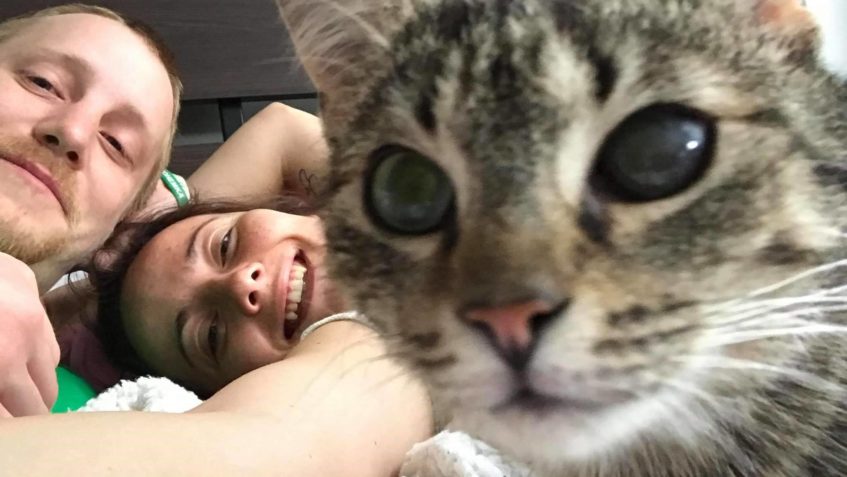 VESTIČKA - TA MILUJE SELFÍČKA...