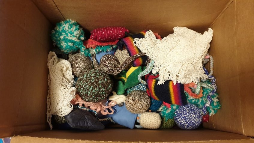 DĚKUJEME ZA BALÍČEK S DÁRKY PRO KOČIČÁKY, KTERÝ NÁM PŘIŠEL A...