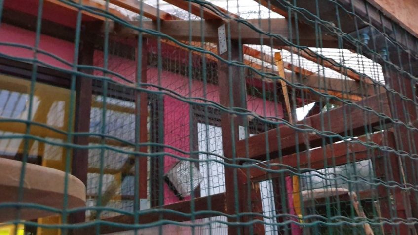 OPRAVA VOLIER A ZASTÍNĚNÍ...