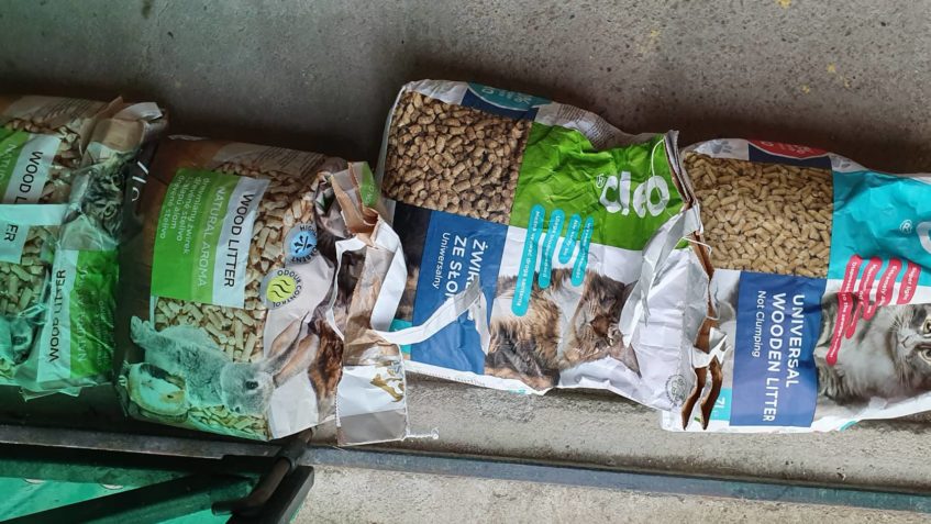 DĚKUJEME ZA DARY PRO KOČIČKY Z MARKETU TESCO...