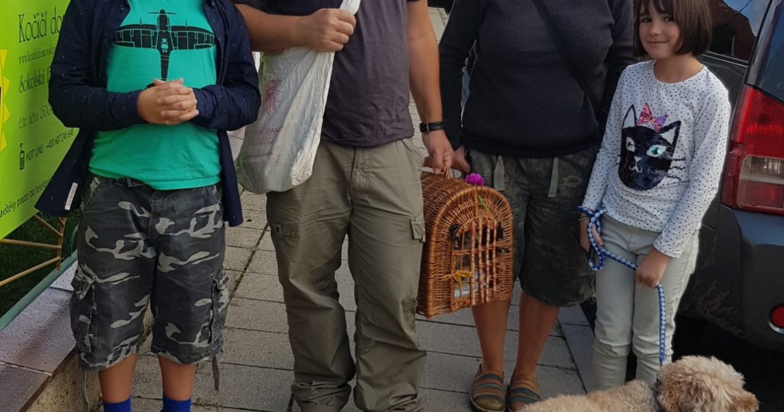 TAHLE SYMPATICKÁ RODINKA SE DNES ROZROSTLA O DVĚ SLUNÍČKA - ...