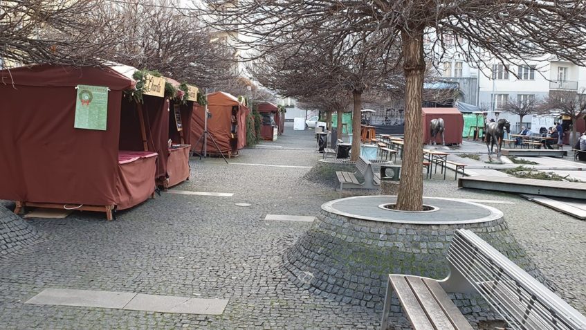 JEŠTĚ TU MÁME PÁR FOTOGRAFII Z VÁNOČNÍCH TRHŮ S ÚŽASNOU ATMO...