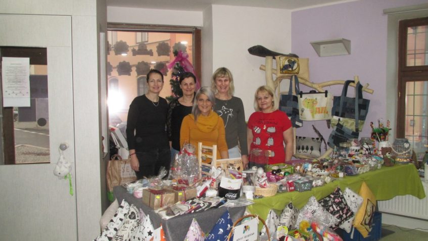 PÁR FOTEČEK ZE SOBOTNÍHO BAZÁRKU V KOČIČÍ KAVÁRNĚ V KLADNĚ...