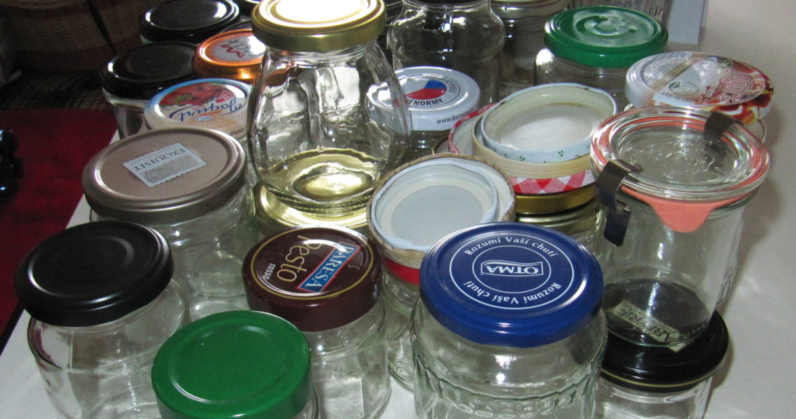 MILÍ PŘÁTELÉ, MÁME PROSBU...